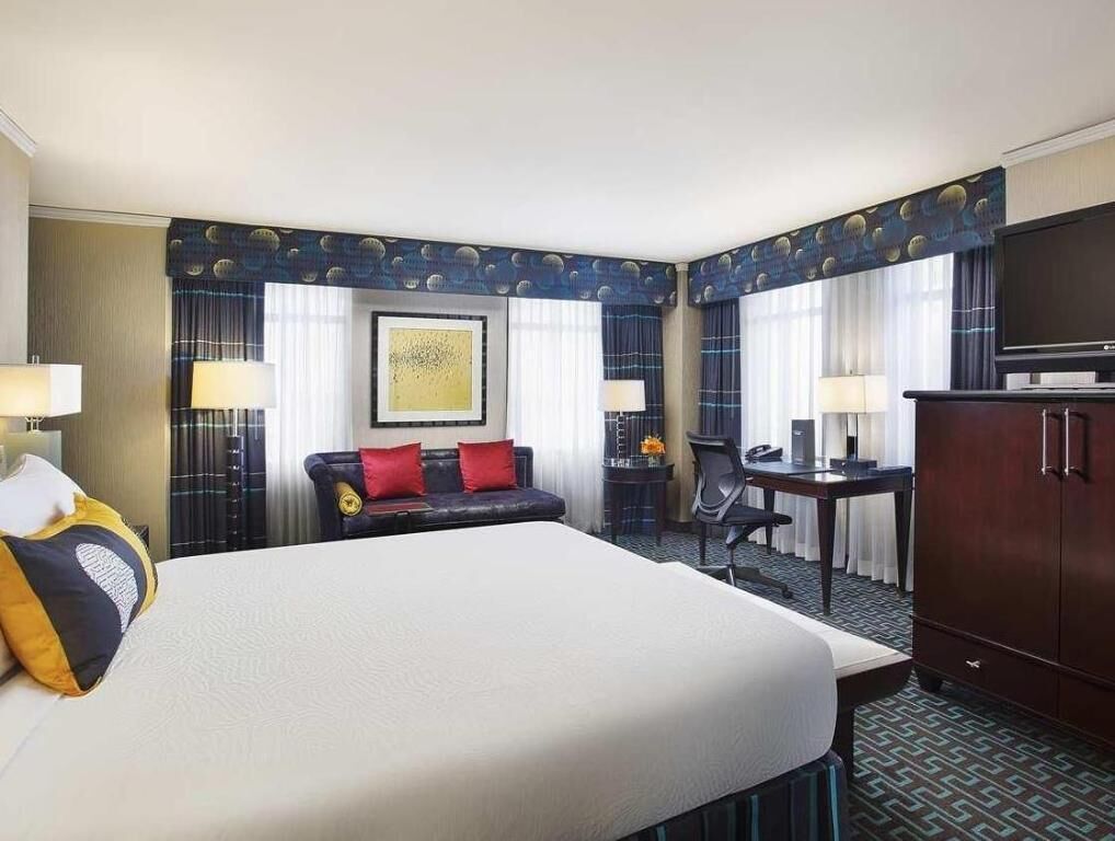 Premium bedding, in-room safe, desk, laptop workspace