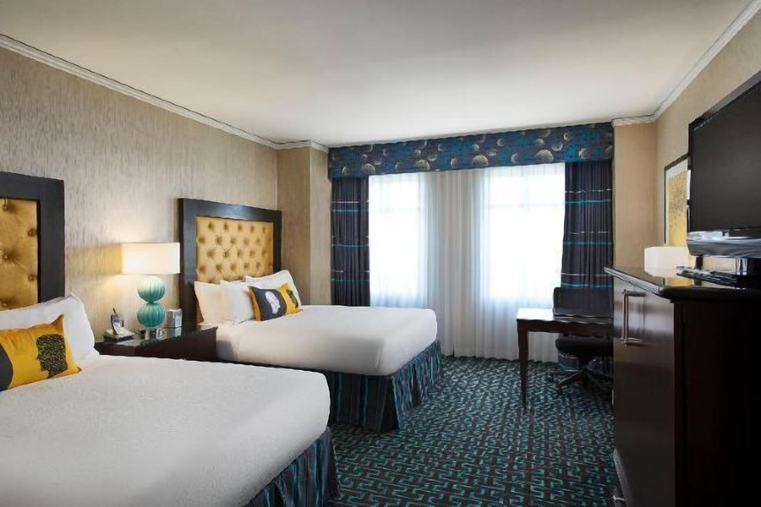 Premium bedding, in-room safe, desk, laptop workspace