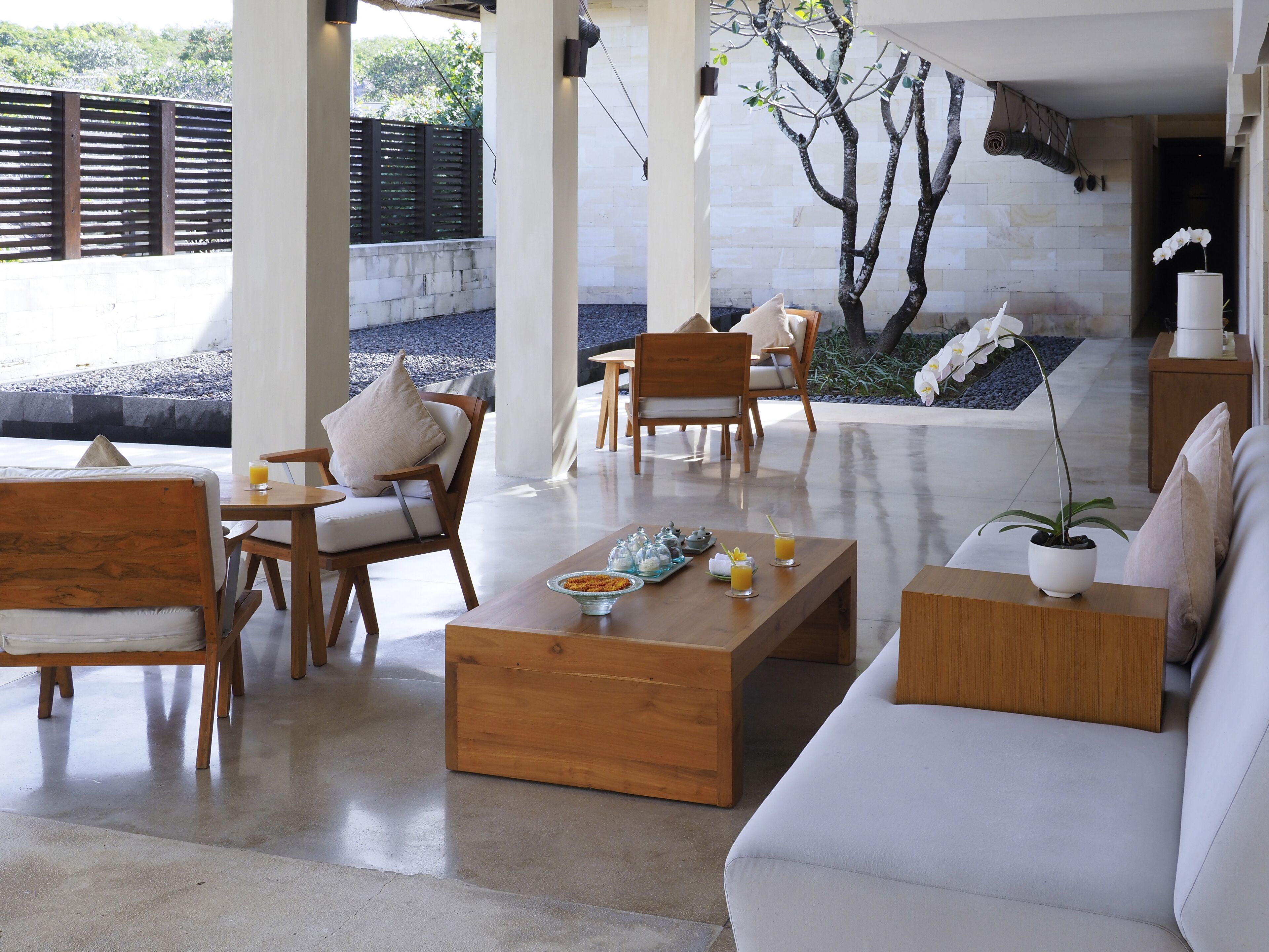 Couples treatment rooms, body treatments, aromatherapy, body scrubs