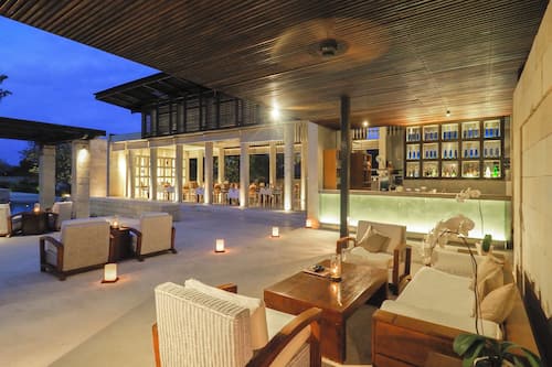 Cocktail bar, con vista sulla spiaggia, aperto tutti i giorni