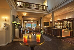 Bar (trong khuôn viên)