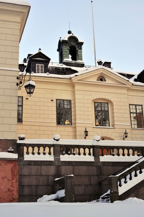 Front of property - Näsby Slott (Taby)