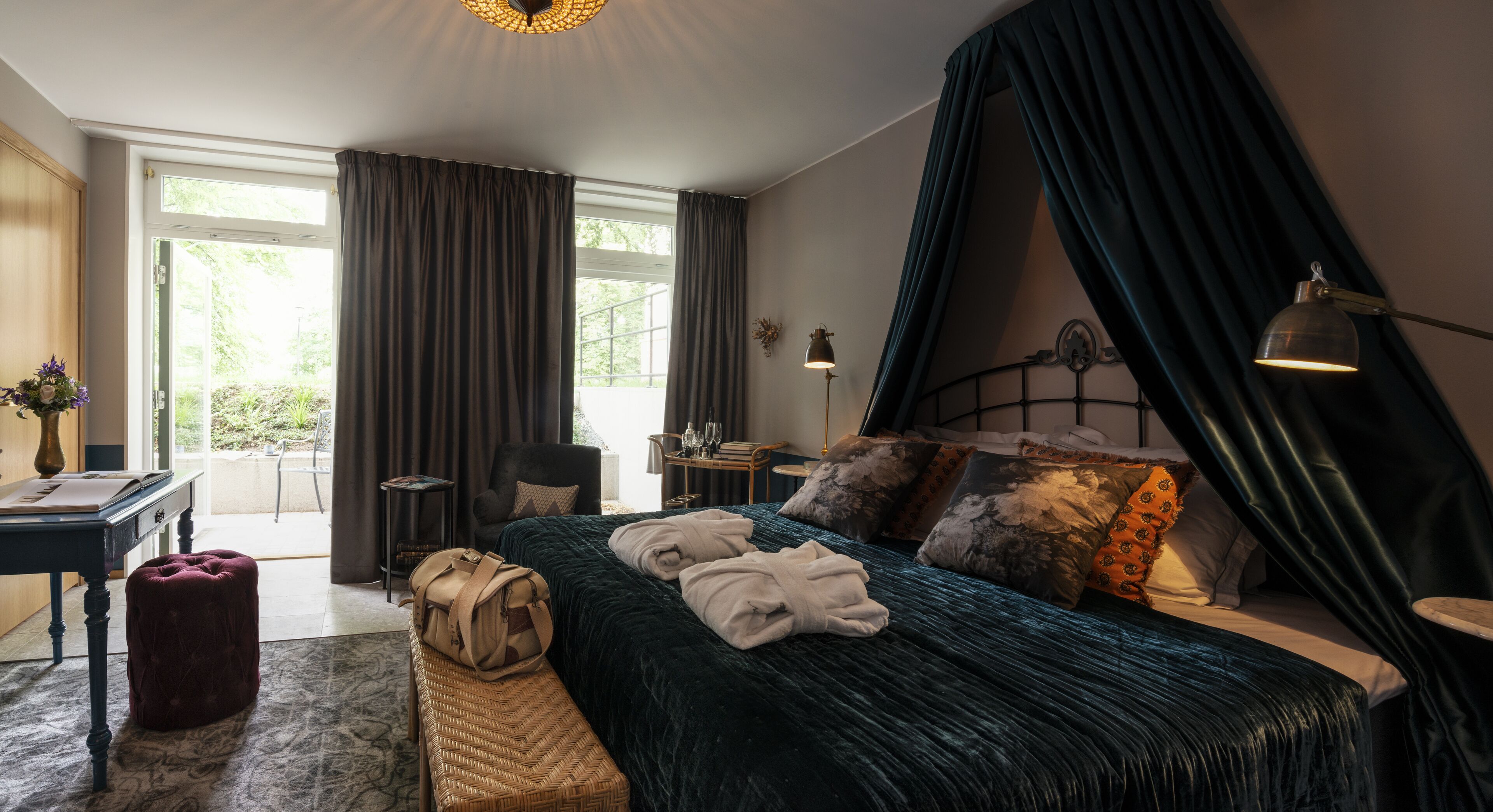 Terassrum med queensäng | Skrivbord, strykjärn/strykbräda, gratis wi-fi och sängkläder