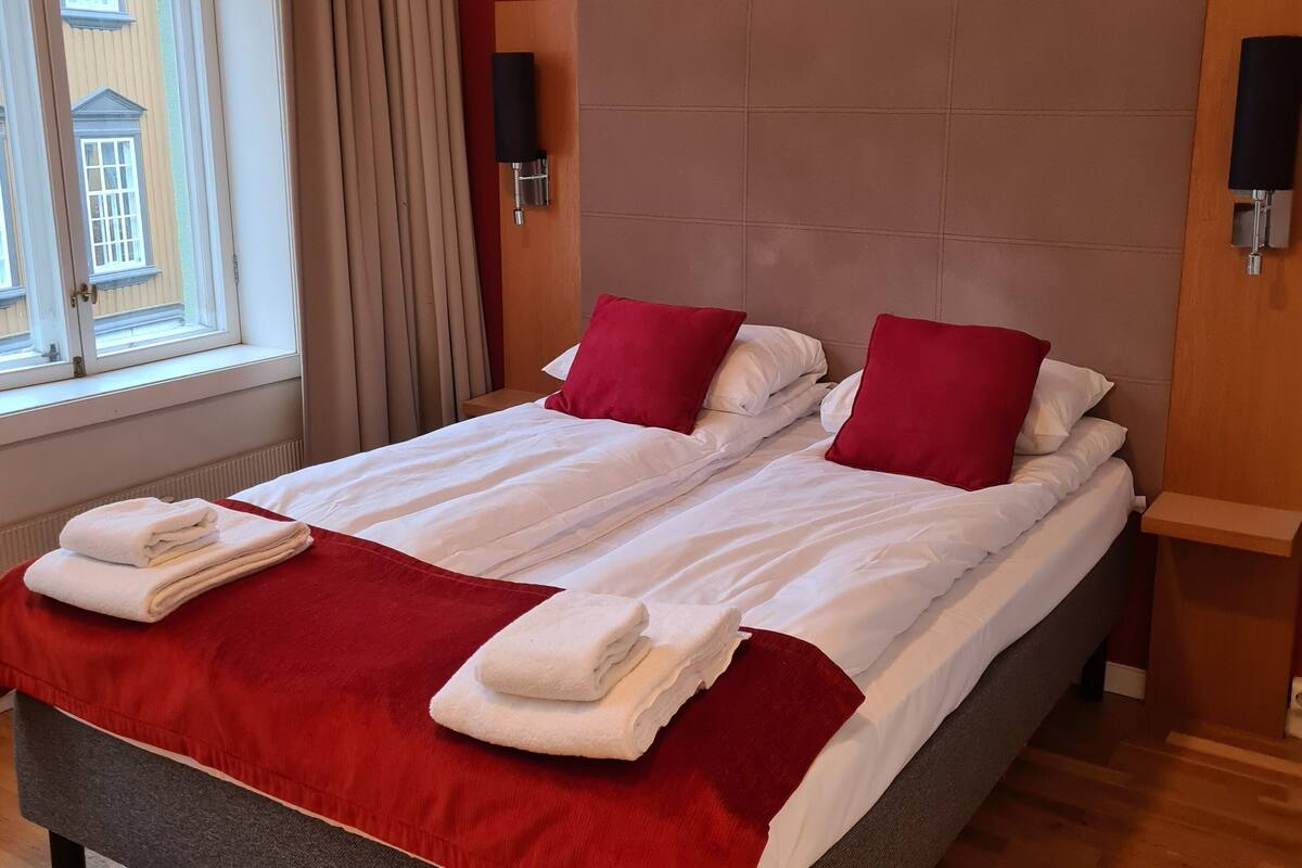 Habitación estándar con 2 camas individuales | Escritorio, wifi gratis y ropa de cama