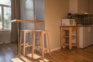 Fridge, microwave