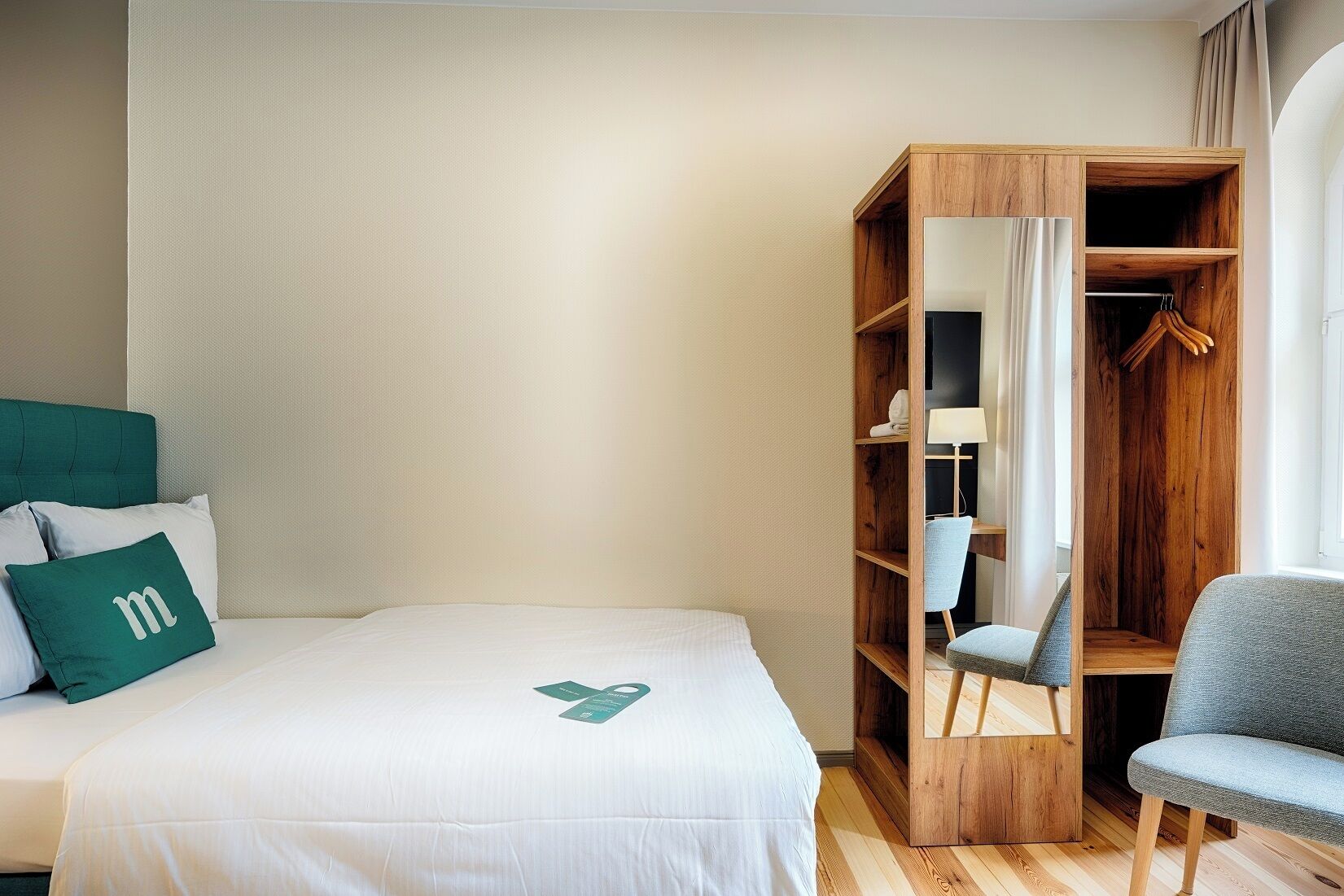 single room | desk, blackout curtains, free wifi, bed sheets