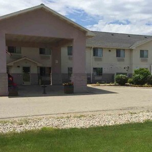 Exterior - Osceola Grand Hotel (Evart)