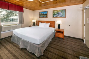 أغطية فراش متميزة وأسرّة بطبقة علوية مريحة وميني بار ومكتب