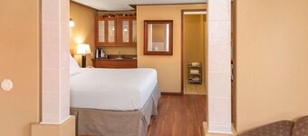 伊克诺套房酒店