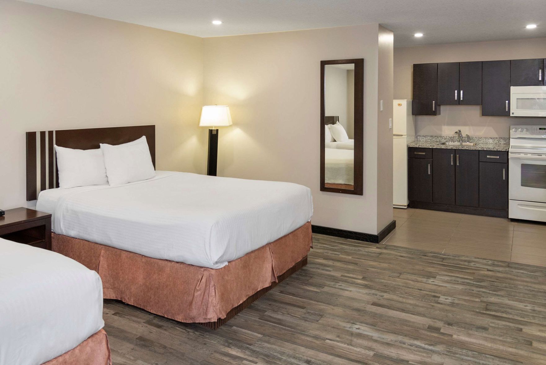 Premium bedding, pillowtop beds, minibar, desk