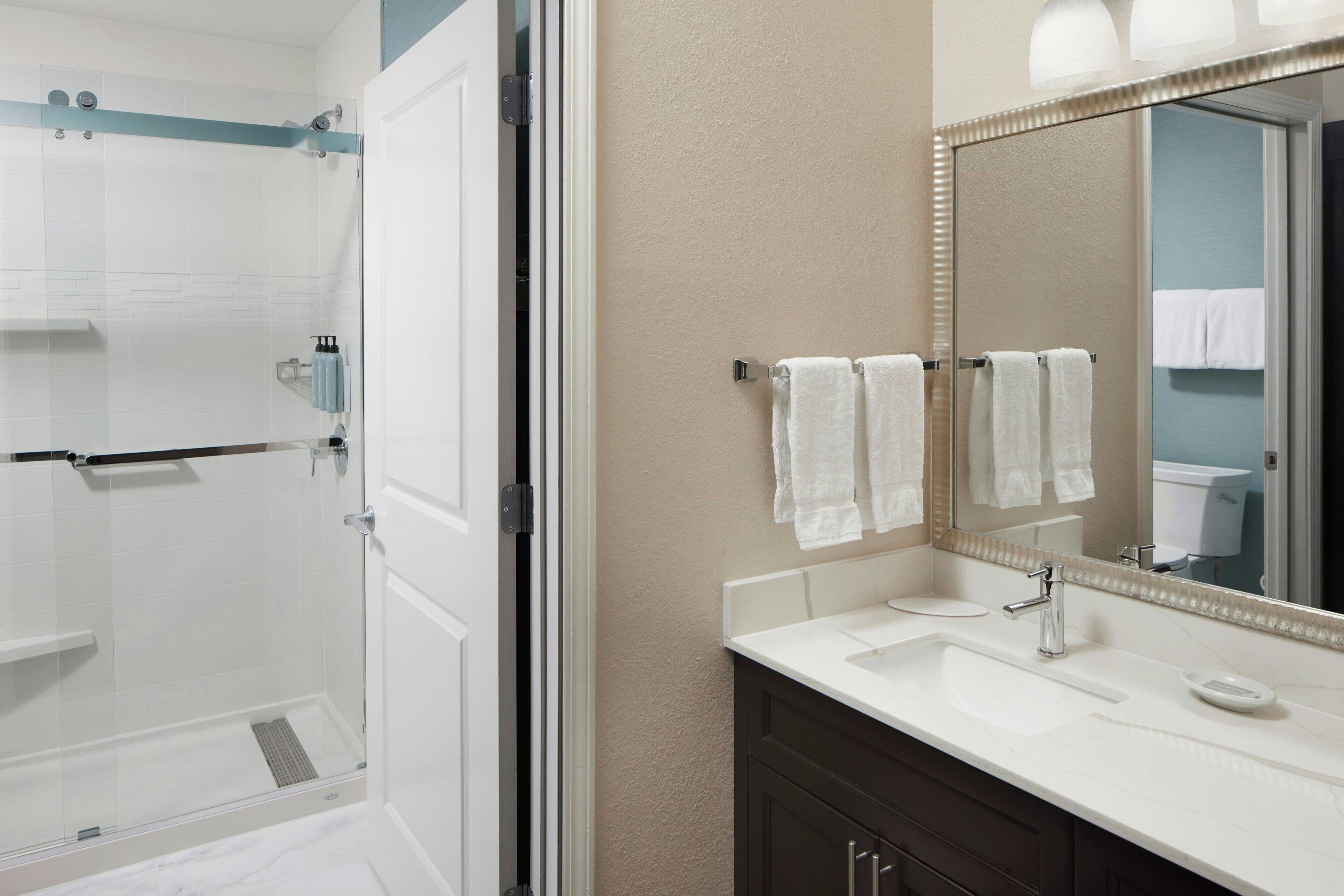 combined shower/bathtub, free toiletries, hair dryer, towels