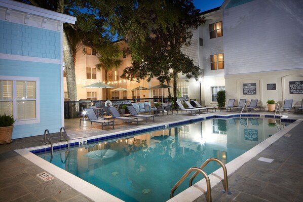 Outdoor pool, pool loungers