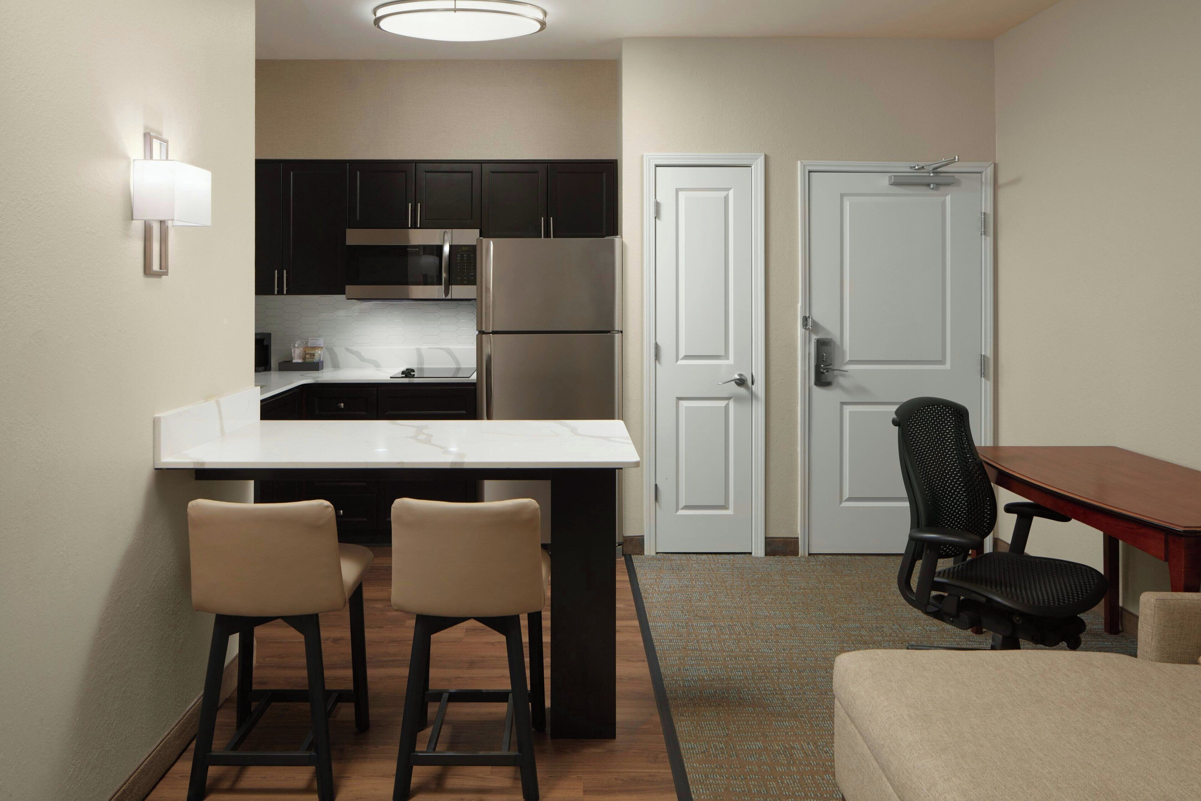 冰箱、微波炉、炉灶、洗碗机