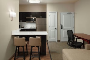 Fridge, microwave, stovetop, dishwasher - Residence Inn by Marriott Charleston Mount Pleasant (Mount Pleasant)