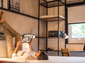 デスク、防音設備、WiFi (無料)、ベッドシーツ