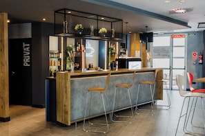 Bar (on property) - ibis Barcelona Castelldefels (Castelldefels)