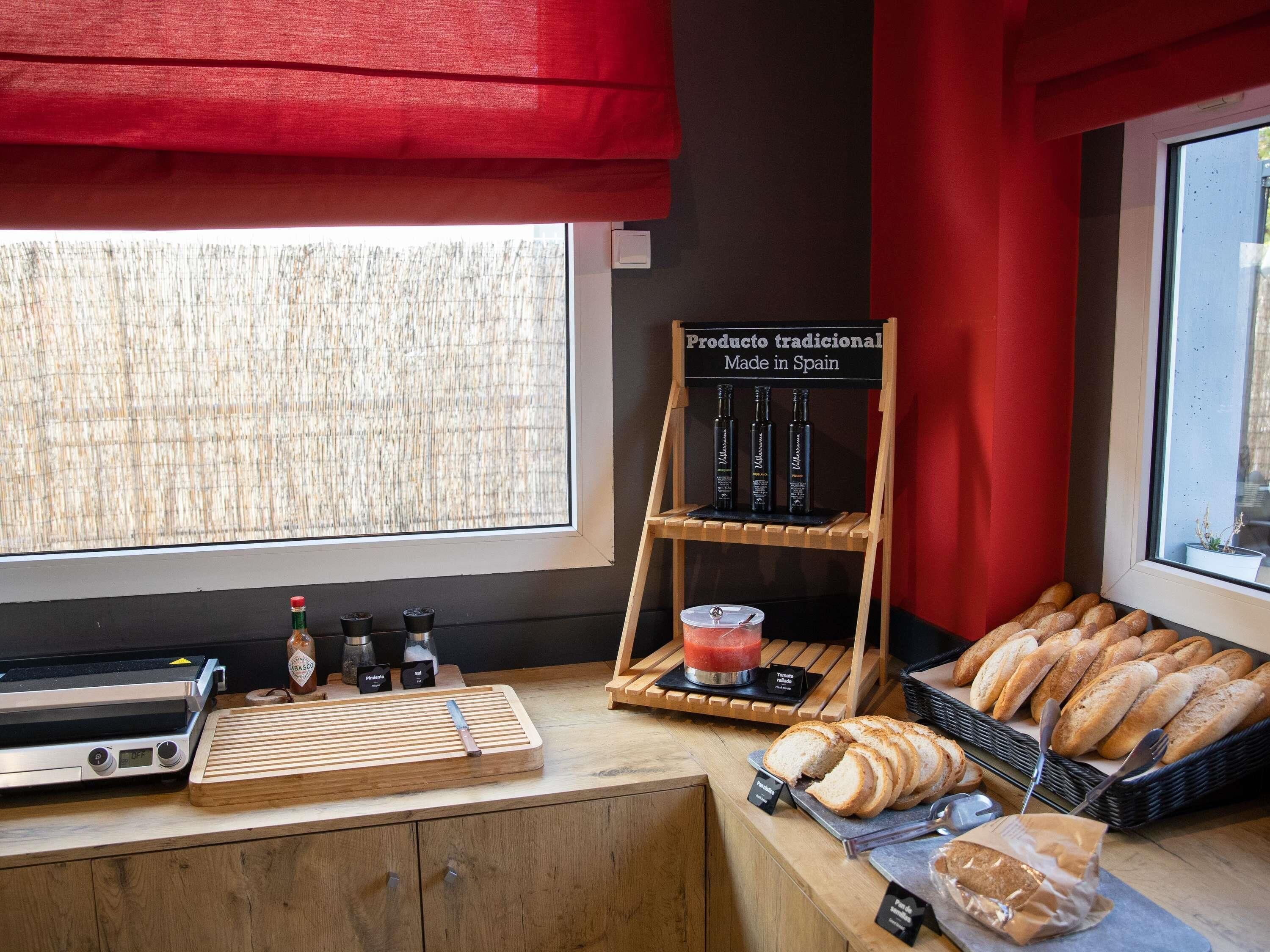 Dagelijks ontbijtbuffet (EUR 9.90 per persoon)