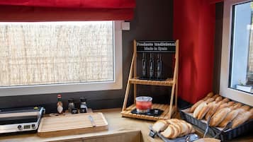 Dagelijks ontbijtbuffet (EUR 9.90 per persoon)