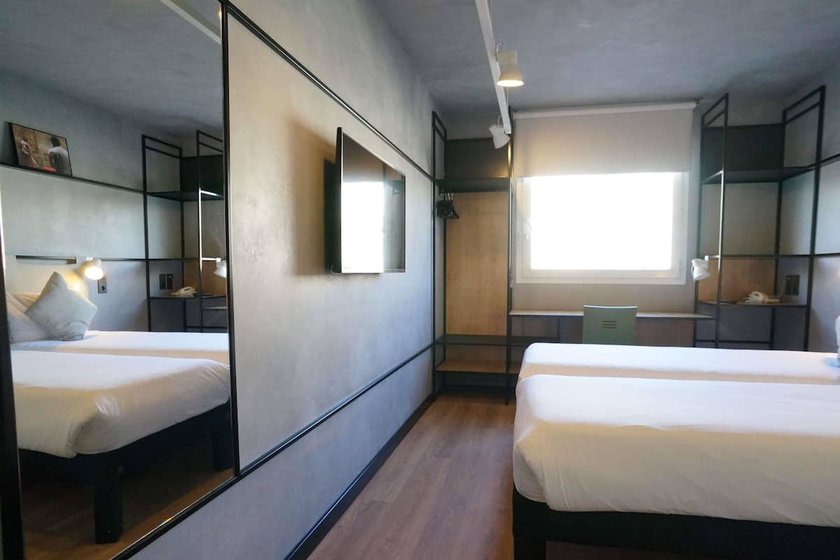 Chambre Supérieure, 2 lits une place | Bureau, chambres insonorisées, Wi-Fi gratuit, draps fournis