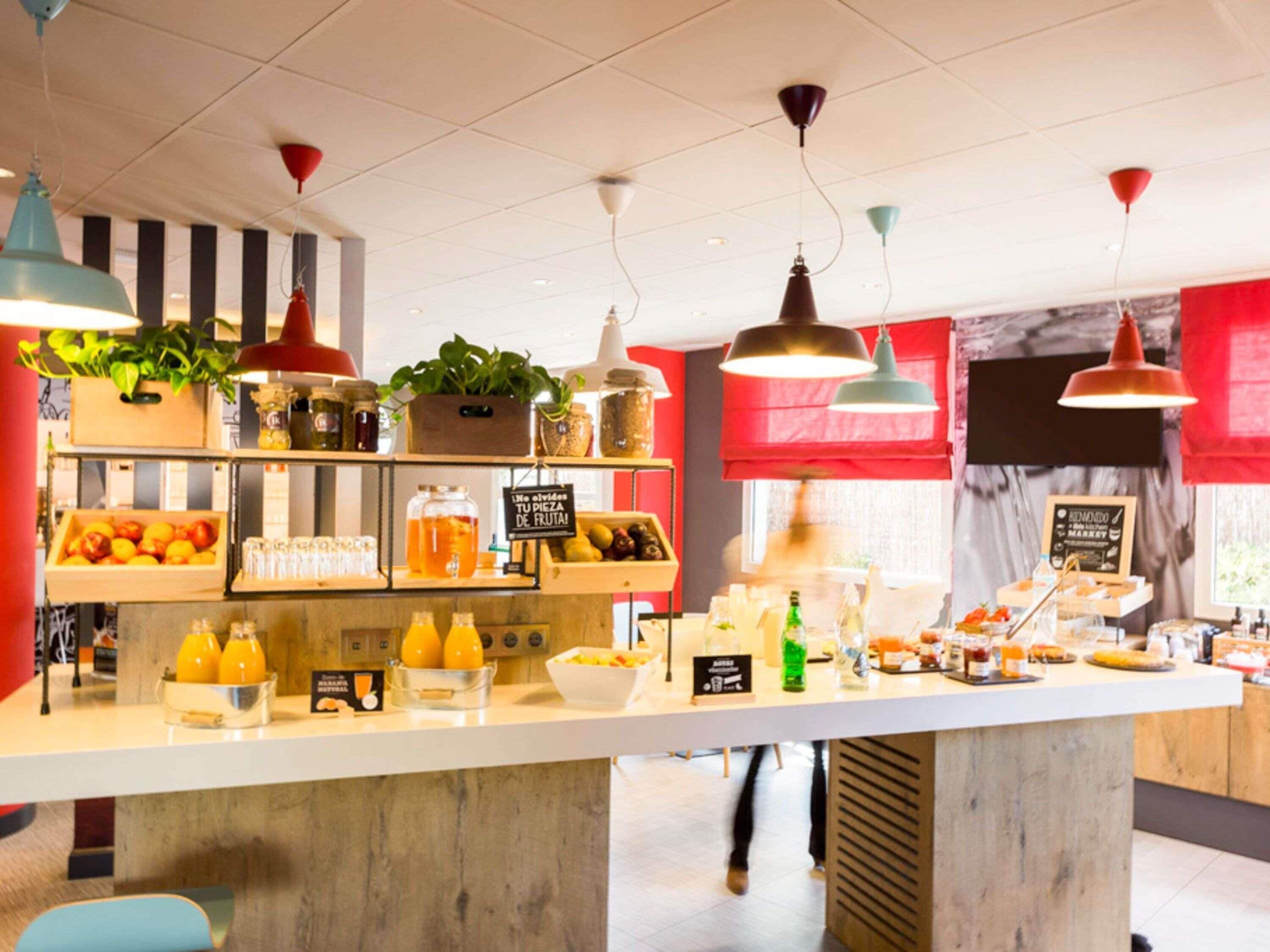 Dagelijks ontbijtbuffet (EUR 9.90 per persoon)