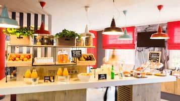 Dagelijks ontbijtbuffet (EUR 9.90 per persoon)