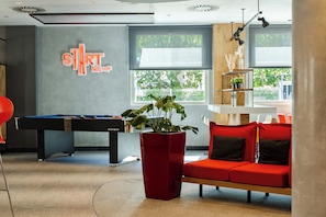 TV connectée de 49 pouces avec chaßnes par cùble, télévision