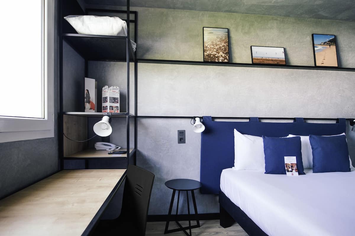 Chambre Standard, 1 lit double | Bureau, chambres insonorisées, Wi-Fi gratuit, draps fournis