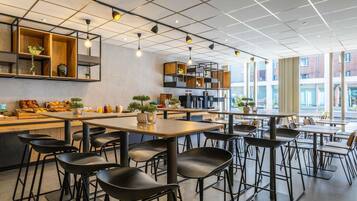 Buffet breakfast on weekdays (EUR 20 per person)