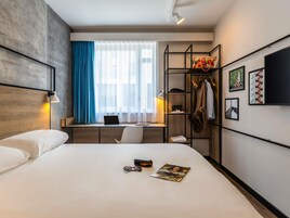 1 bedroom, premium bedding, in-room safe, desk