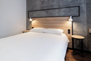 Standard Room, 1 Double Bed | Premium bedding, in-room safe, desk, soundproofing - ibis Namur Centre (Namur)