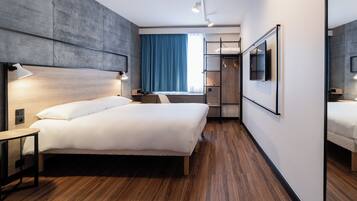 Standard Room, 1 Double Bed | Premium bedding, in-room safe, desk, soundproofing