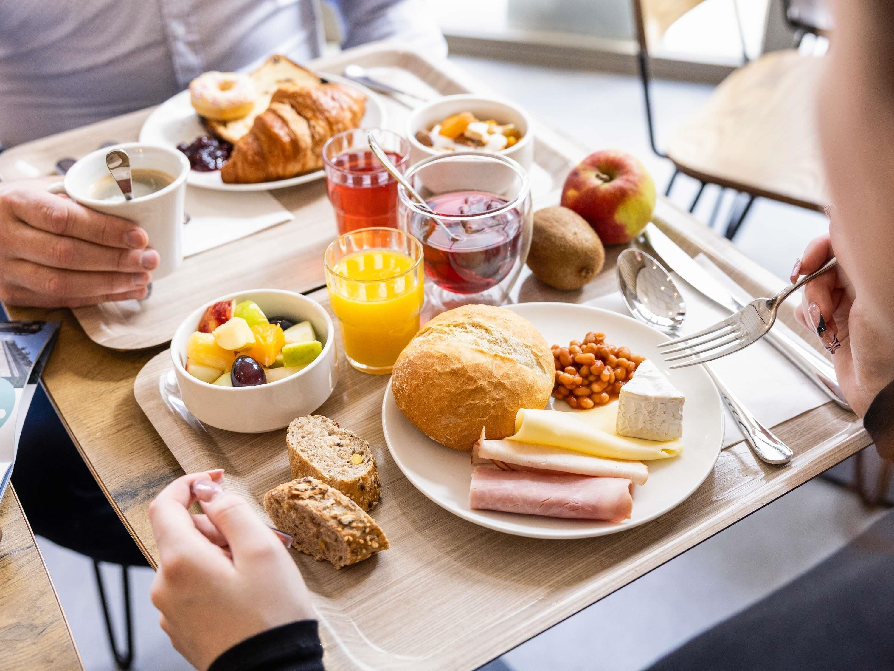 Buffet breakfast for a fee on weekdays