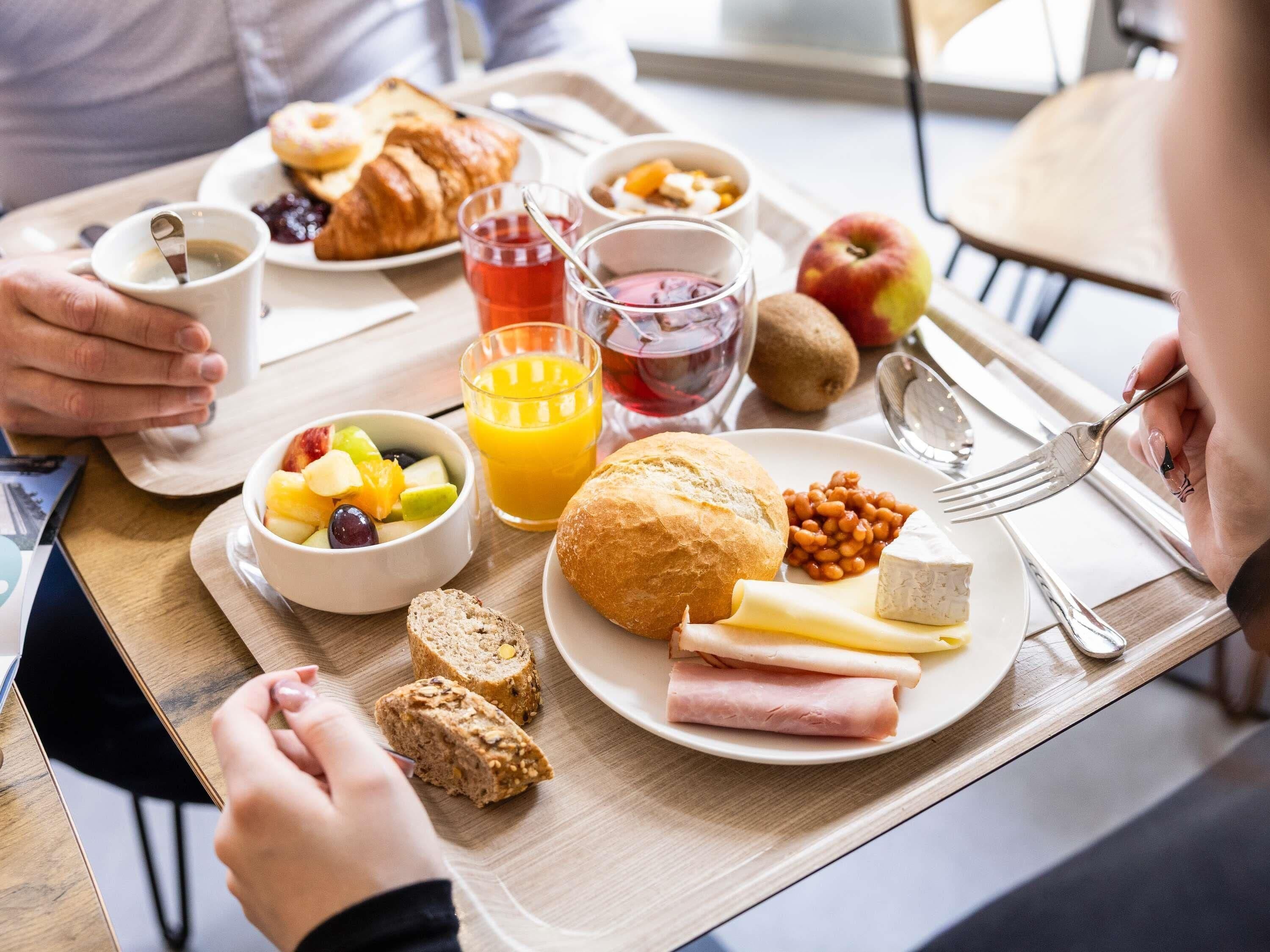 buffet breakfast on weekdays (eur 16.00 per person)