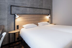 Habitación estándar, 2 camas individuales | Ropa de cama de alta calidad, caja fuerte, escritorio