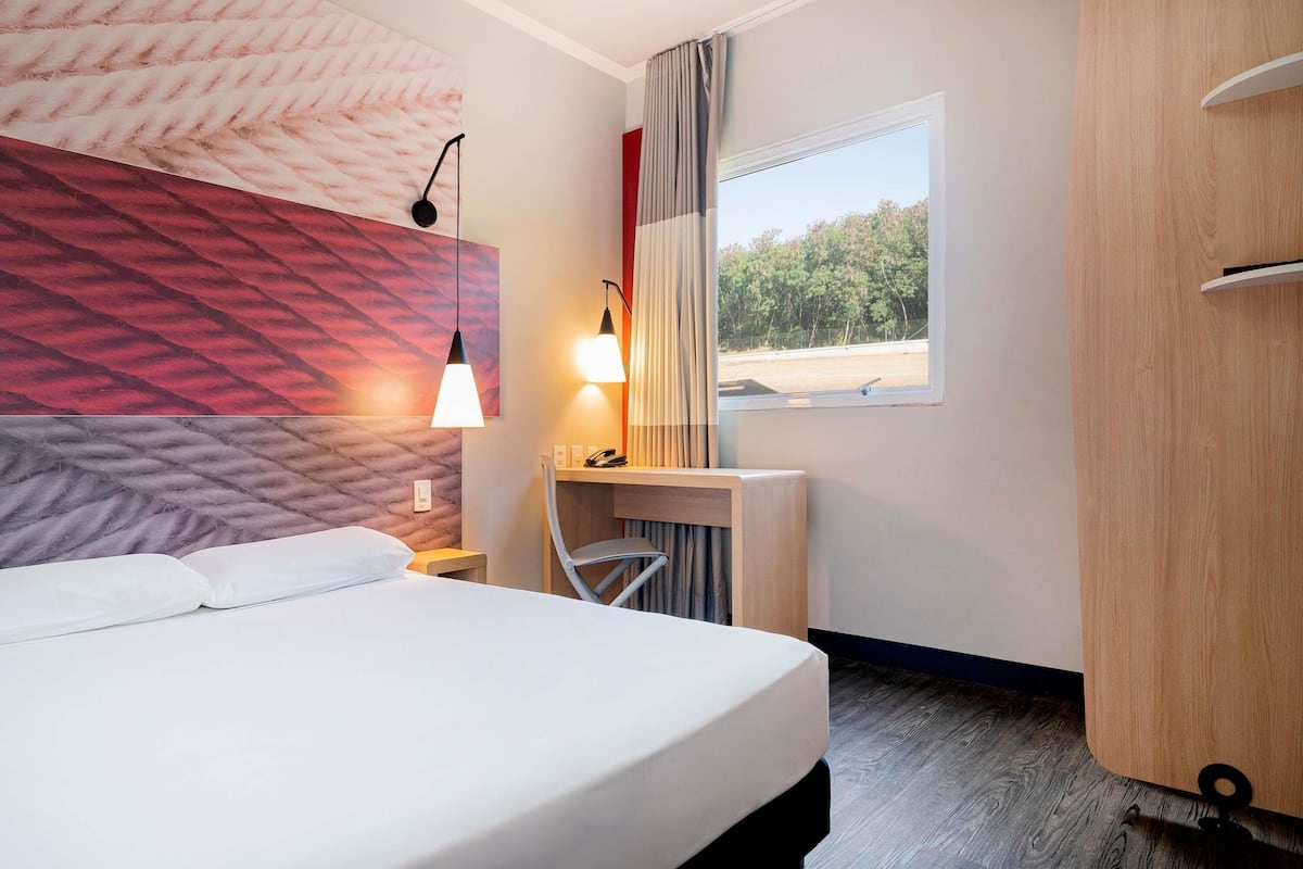 Minibar, in-room safe, desk, soundproofing