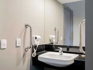 公寓, 1 張標準雙人床, 無障礙 (Accessible) | 迷你吧、房內夾萬、書桌、隔音