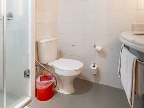 Standard Apartment, 1 Double Bed | Bathroom | Shower, eco-friendly toiletries, towels, soap