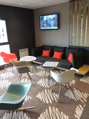 Lobby lounge