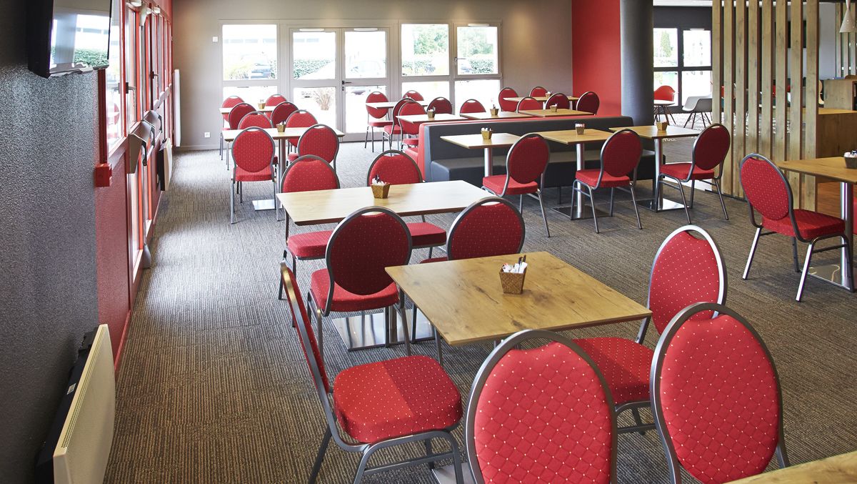 Desayuno buffet diario (EUR 13.5 por persona)