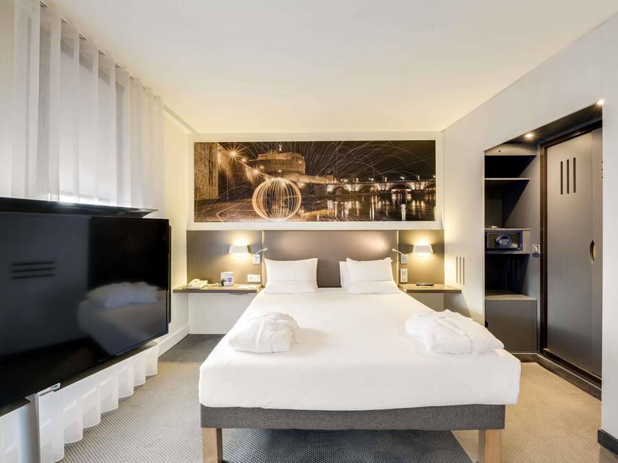 Suite Eksekutif, 1 Tempat Tidur Queen dengan tempat tidur Sofa | Seprai premium, brankas, meja kerja, dan ruang kerja ramah laptop