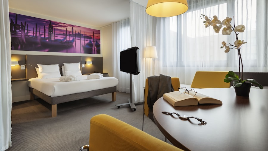 Novotel Suites Paris CDG Airport Villepinte