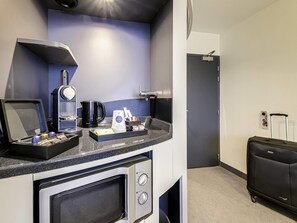 Premium bedding, in-room safe, desk, laptop workspace