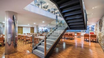Desayuno buffet (EUR 14 por persona)