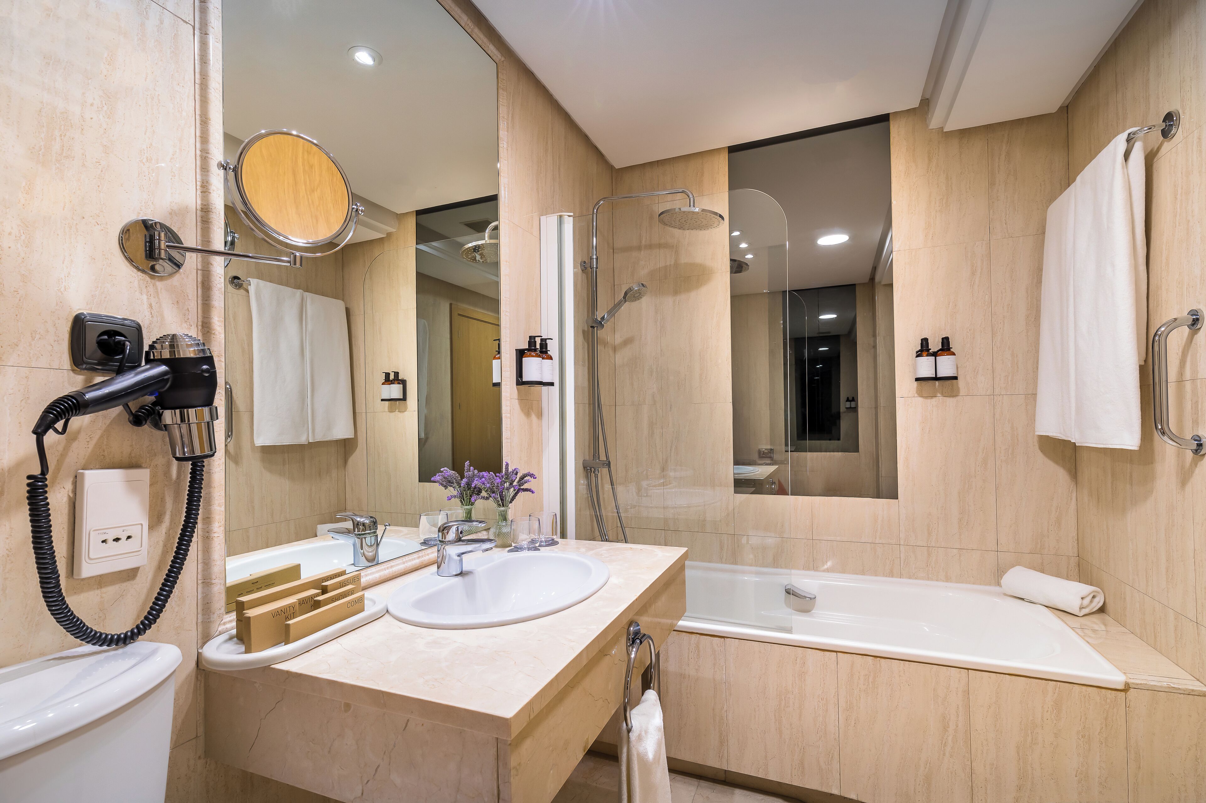 superior room, terrace | bathroom | combined shower/bathtub, hair dryer, towels