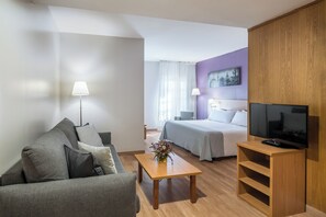 Family Room | Minibar, in-room safe, desk, iron/ironing board