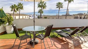 Habitación doble superior, Terraza (2 adultos) | Terraza o patio