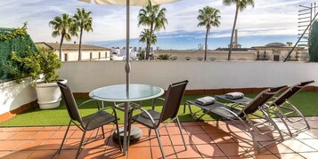 Quarto casal superior, terraço (2 adultos) | Terraço/pátio