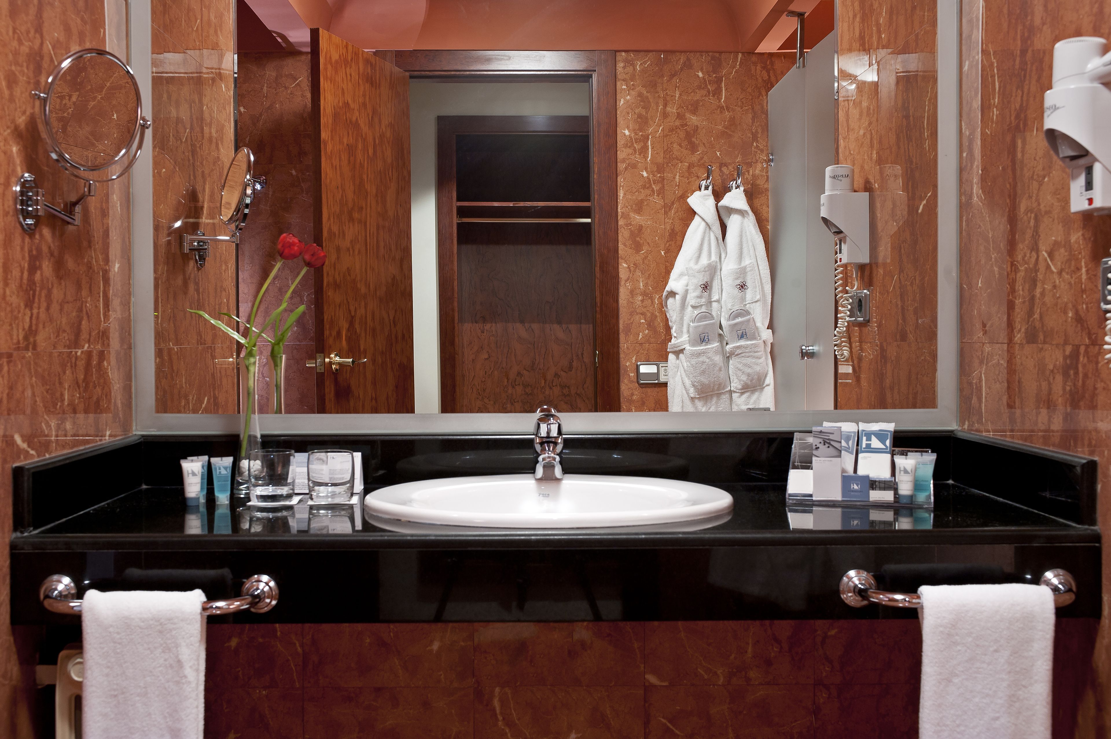 standard double room | bathroom | bathtub, eco-friendly toiletries, hair dryer, bidet