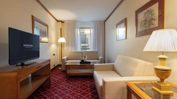 Suíte júnior | Área de estar | TV de tela plana