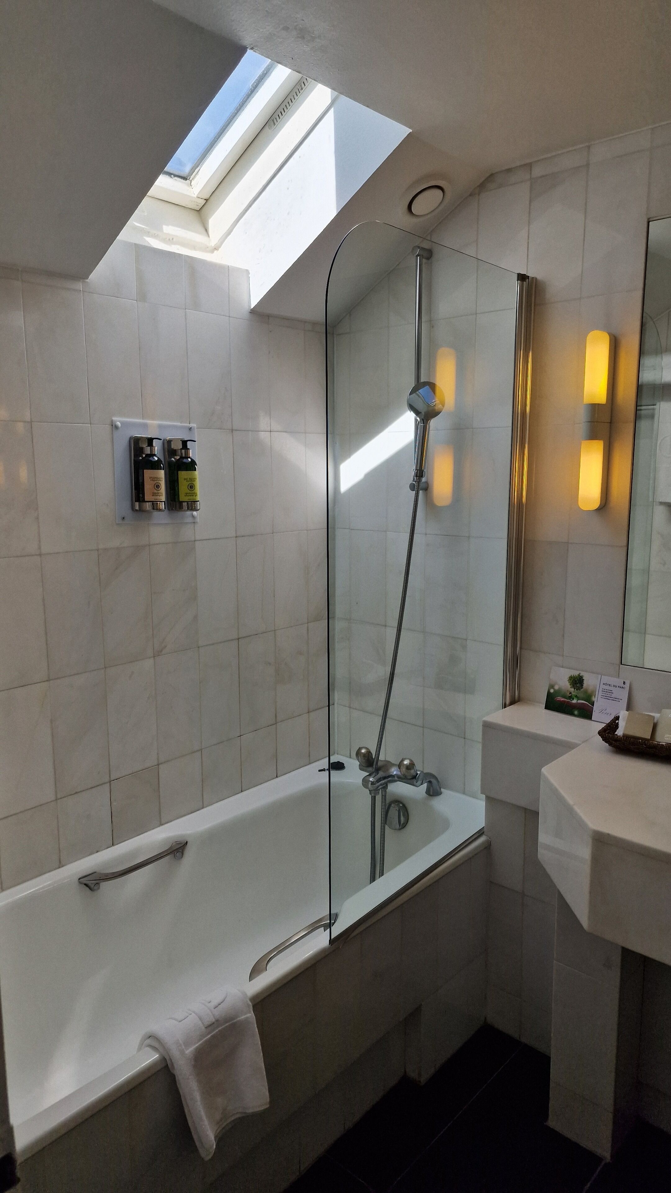 classic double room | bathroom | bathtub, hair dryer, bathrobes, slippers